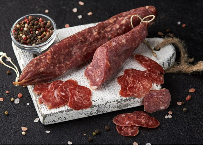 Сыровяленые колбасы и мясные продукты, в чем польза?